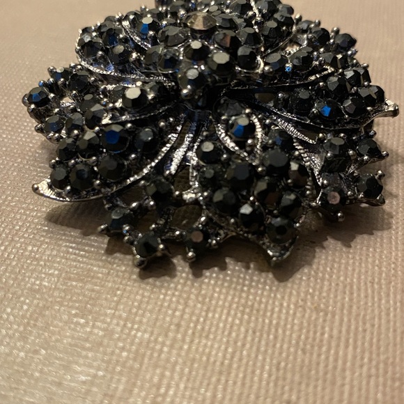 Vintage-Inspired Black Rhinestone Silver Pin Brooch - Picture 3 of 6